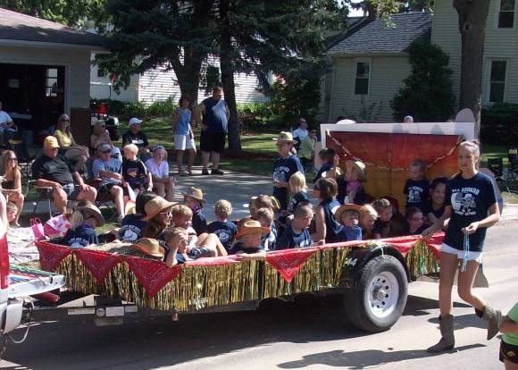 Kids wore the same T-shirt and straw hats...
